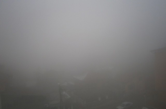 Гъста мъгла и заледени участъци в кюстендилско