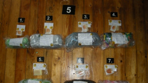 Хванаха двама осъждани с над половин килограм марихуана