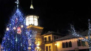 Тревненци посрещат 2013та на Стария площад