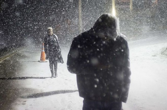 Бурята остави на тъмно стотици хиляди домакинства в САЩ