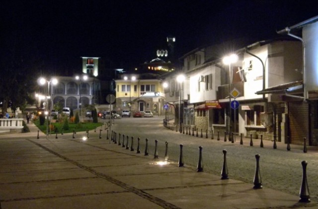 Глобяват за паркиране в пешеходната зона на площад  Цар Асен І