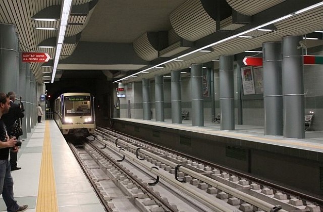 Мъжът, който блъсна жена пред метрото, отива в психиатрията за месец