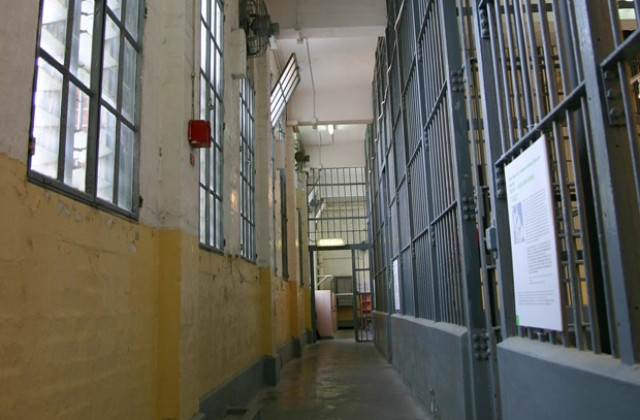 Пускат затворници за Нова година у дома, Цар Киро остава зад решетките