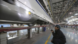 Китай пусна метро под река