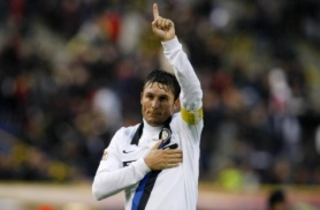 Санети остава в Интер и след края на кариерата си