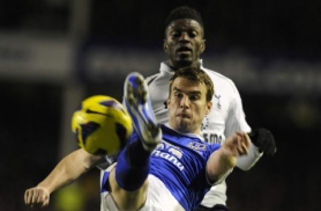 Евертън обвърза бранител до 2018-а