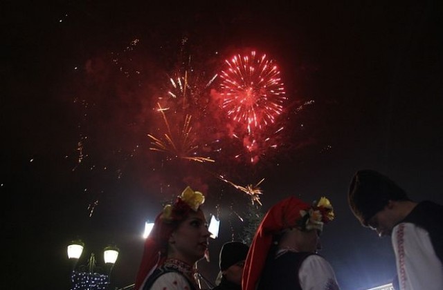 С пищна заря посрещнаха 2013 година в София