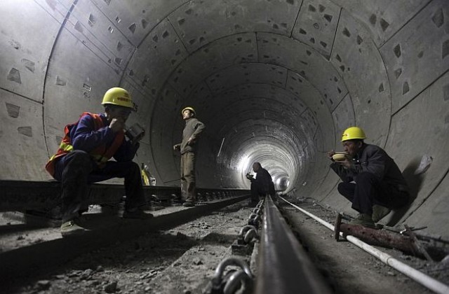 Строящ се тунел в китайския град Нанин се е срутил, има затрупани хора