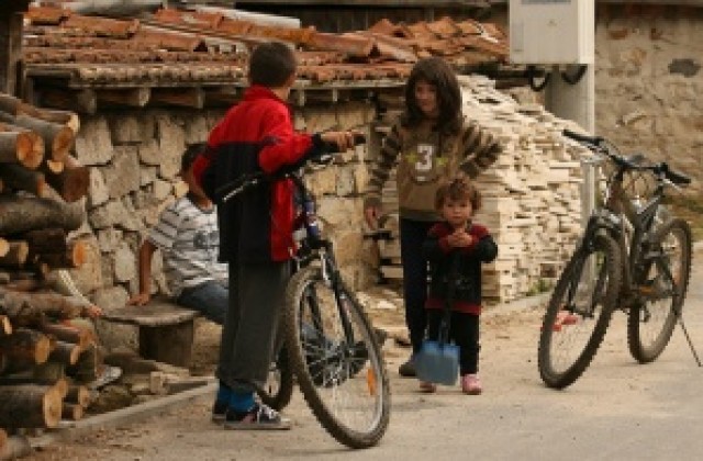 Трима отнесоха бой заради пристанало момиче в Кърджали