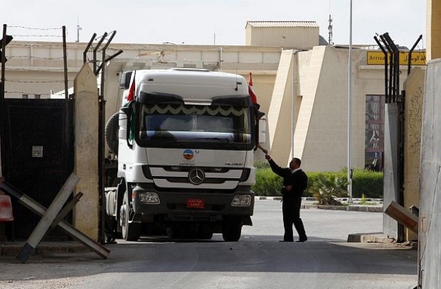 Израел завърши изграждането на защитна стена по границата с Египет