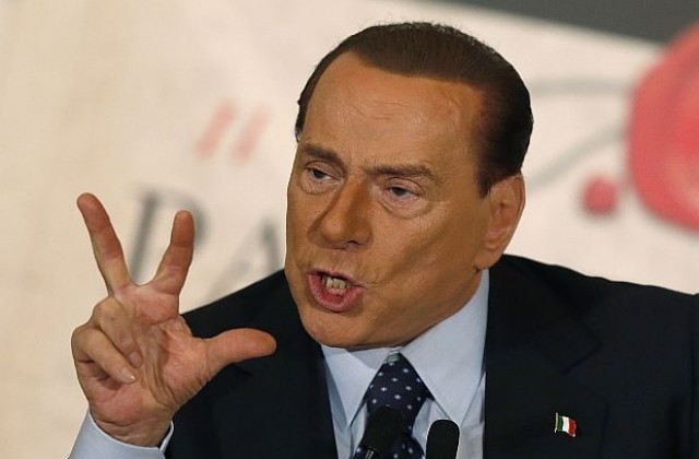 Берлускони смята, че правителството му е паднало заради международен заговор