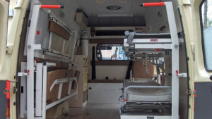 Петима ранени след удар между два автомобила