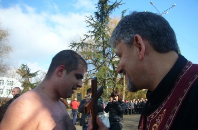 Ритуалът на Йордановден в парк Езерото