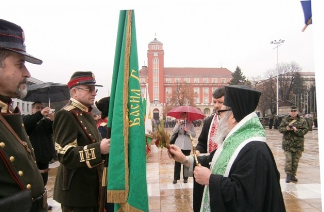 Военните в Плевен освещават знамена на Богоявление