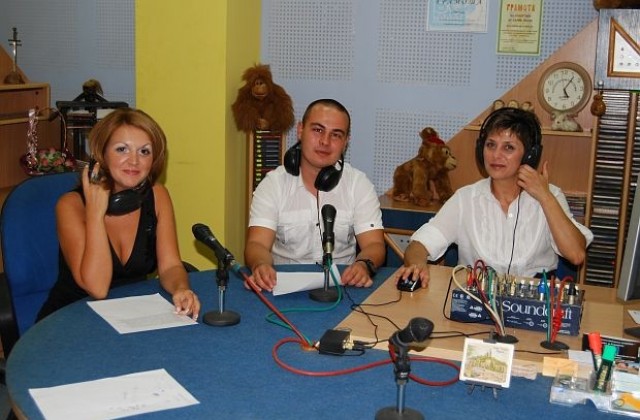На 27 януари 1999 г. стартира Дарик радио Шумен