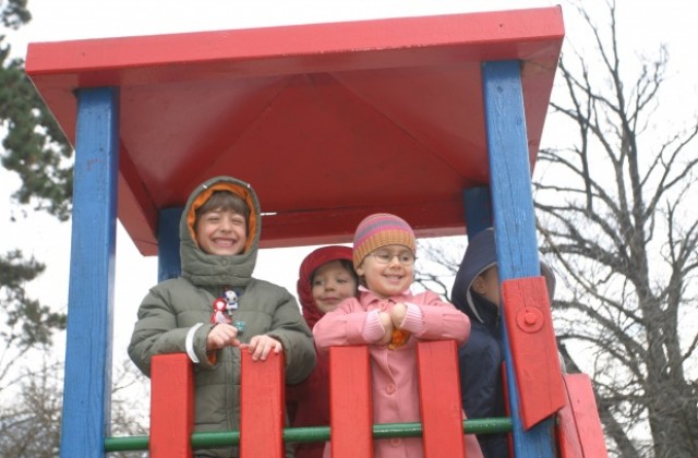 Общината отпуска пари за ремонт на опасните детски площадки в София