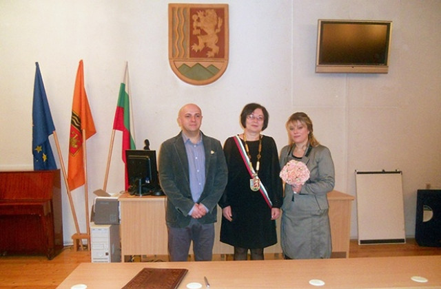 Троянският кмет проведе своя пръв сватбен ритуал