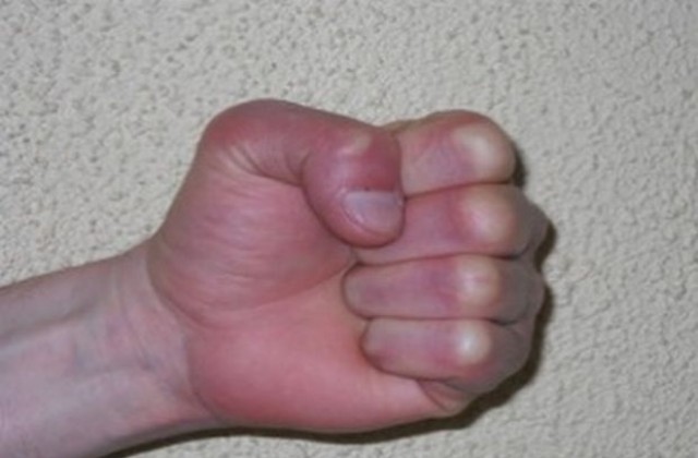 Ученически бой заради „мишка” във Фейсбук завършва в съда