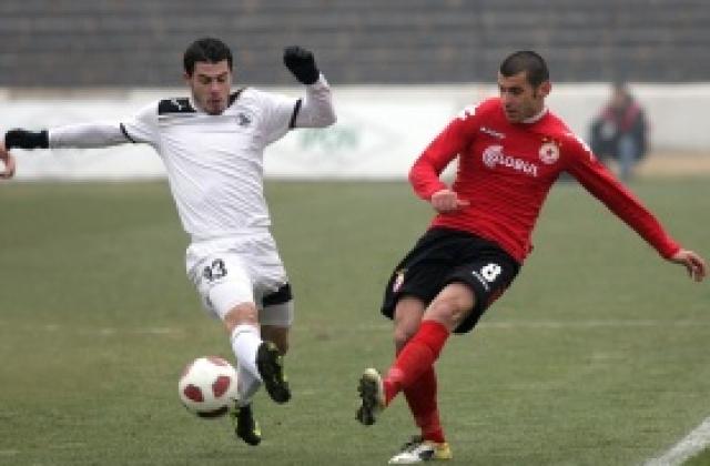 Славия представя трима нови