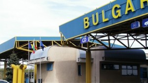 Семейство иракчани и две сирийки задържани на Дунав мост с