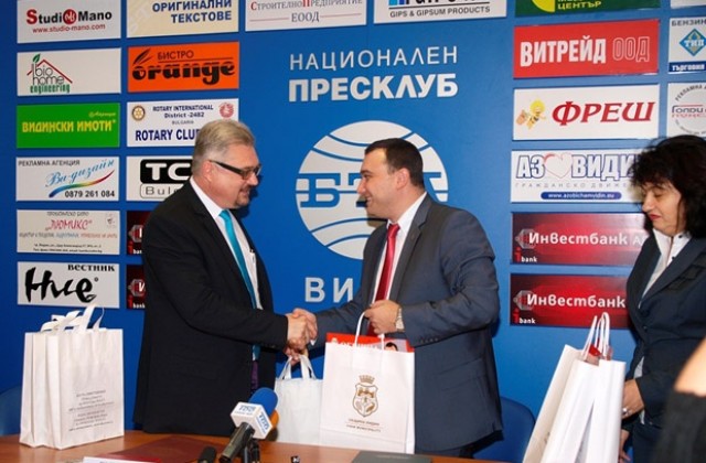 Кмет и областен управител на Видин си стиснаха ръцете в началото на Новата година