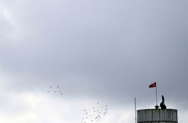 Сирийски пилот избяга със самолета си в Турция