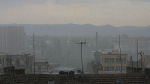 Облачно и със сняг