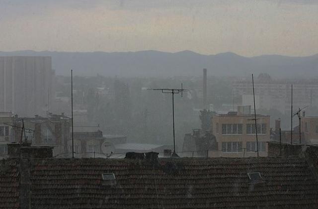 Облачно и със сняг