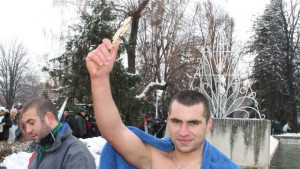 19годишният Руси Димитров извади богоявленския кръст в Търговище