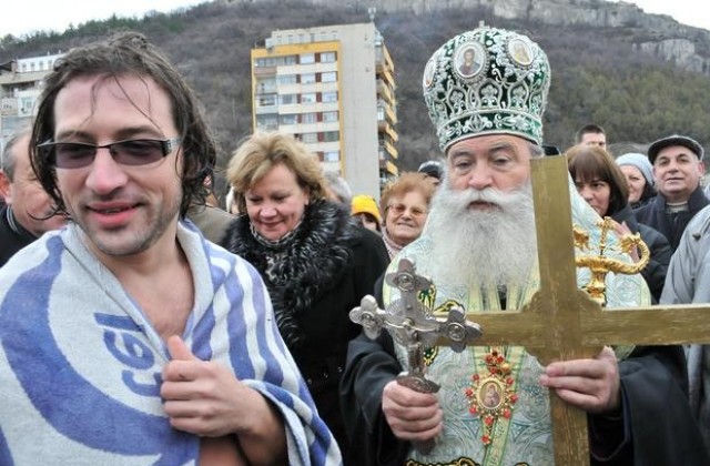 Зъботехник от Плевен хвана кръста в Ловеч