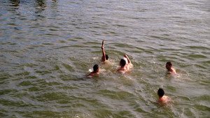 Пламен Симеонов извади Богоявленския кръст във Видин