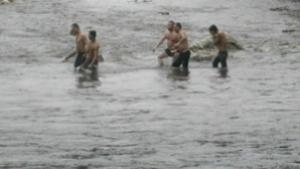 10 мъже скочиха за Богоявленския кръст в Дряново