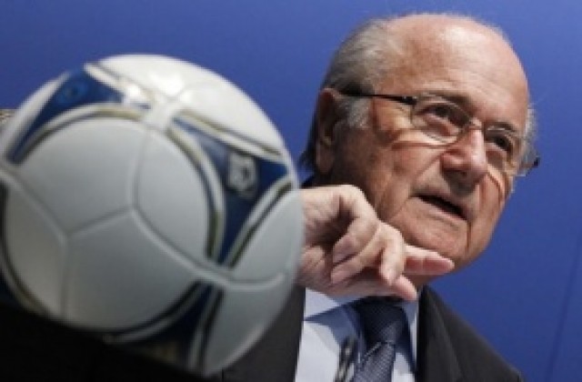 Блатер: Играчите не трябва да напускат терена, ако биват обиждани