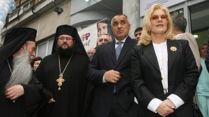 Силви Вартан дари апарат за лечение на жълтеница при бебета