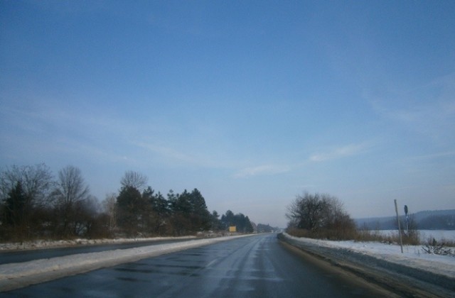 Пътищата във Варненска област са заснежени
