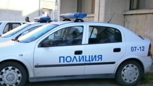 Откраднаха пари и захарни изделия от магазин