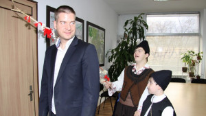Сурвакарчета зарадваха кмета