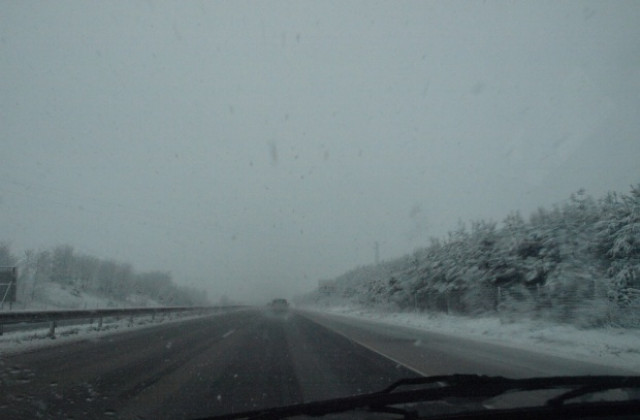 Катастрофа между три товарни автомобила затвори Хаинбоаз