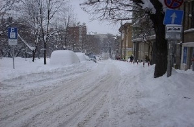 Затвориха Хаинбоаз, в областта вали обилен сняг