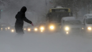 Пътищата във Варненско мокри и заснежени