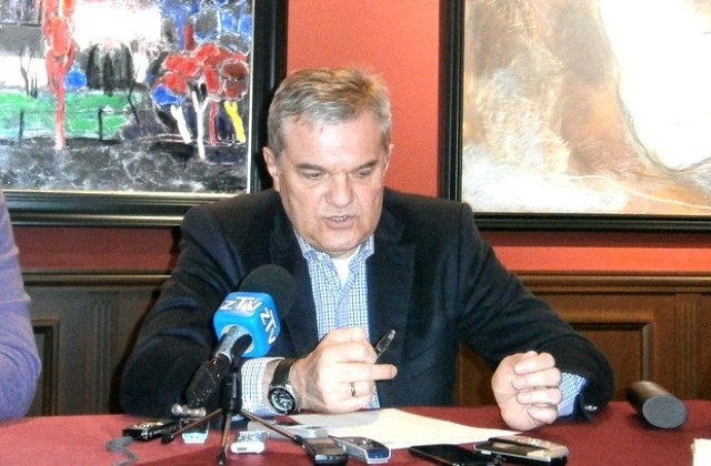 Р.Петков иска позицията на Ц. Цачева и кмета на Плевен за референдума