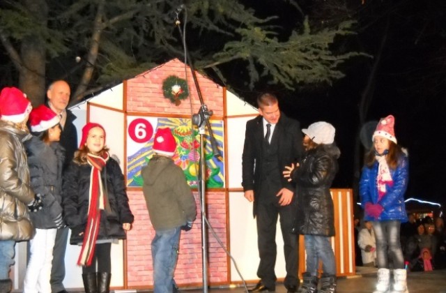 Награждават победителите в коледен конкурс