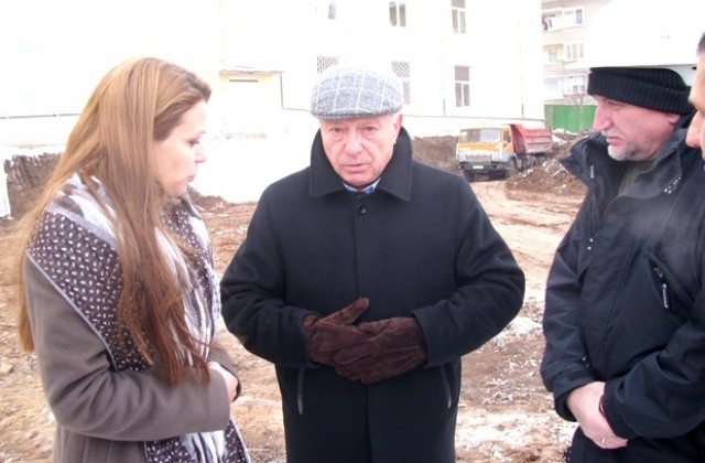 Областният на Ловеч провери строителните работи в Езиковата