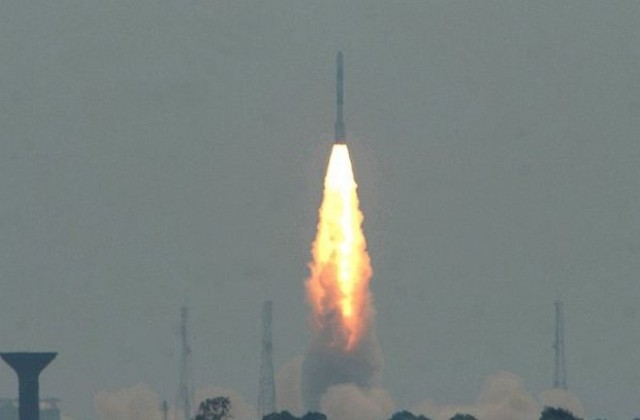 Индия проведе успешни изпитания на свръсхзвукова крилата ракета Брамос
