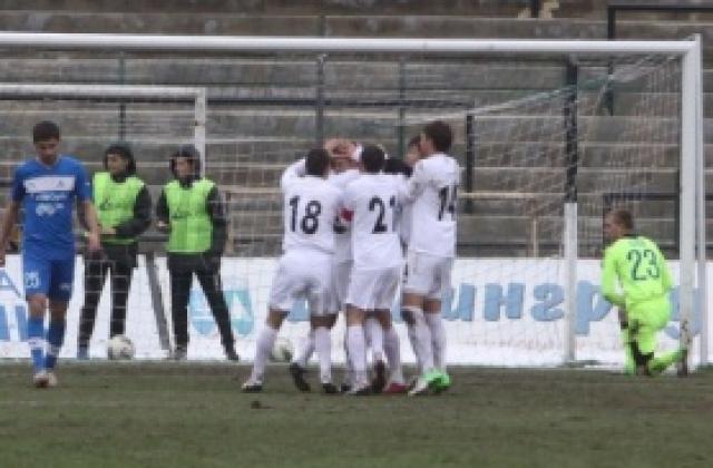 Славия представя отбора срещу тим от В група