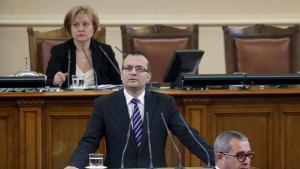 Призовават Найденов да обясни в парламента за дюните
