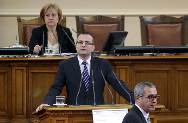 Призовават Найденов да обясни в парламента за дюните