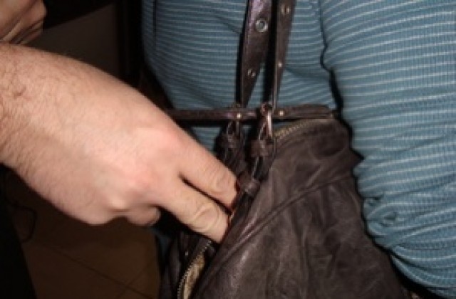 Откраднаха чантата на жена в Ямбол