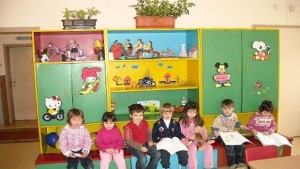 Деца отбелязват 385 години от рождението на Шарл Перо
