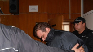 Контрабандистът на 13 кг кокаин остава в ареста